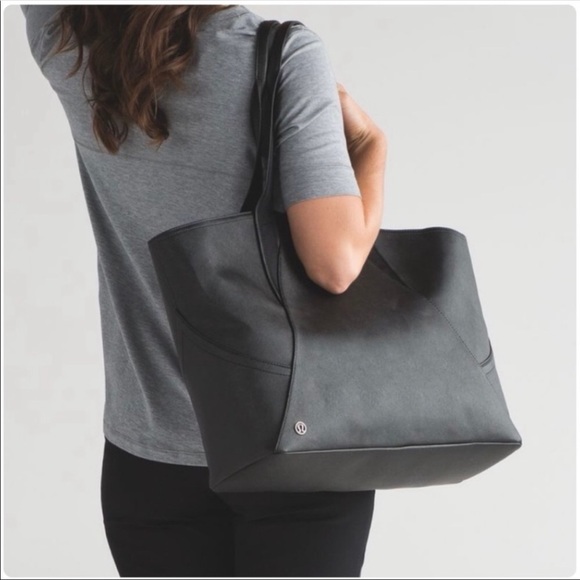 lululemon athletica Handbags - Lululemon All Day Tote Mini!!